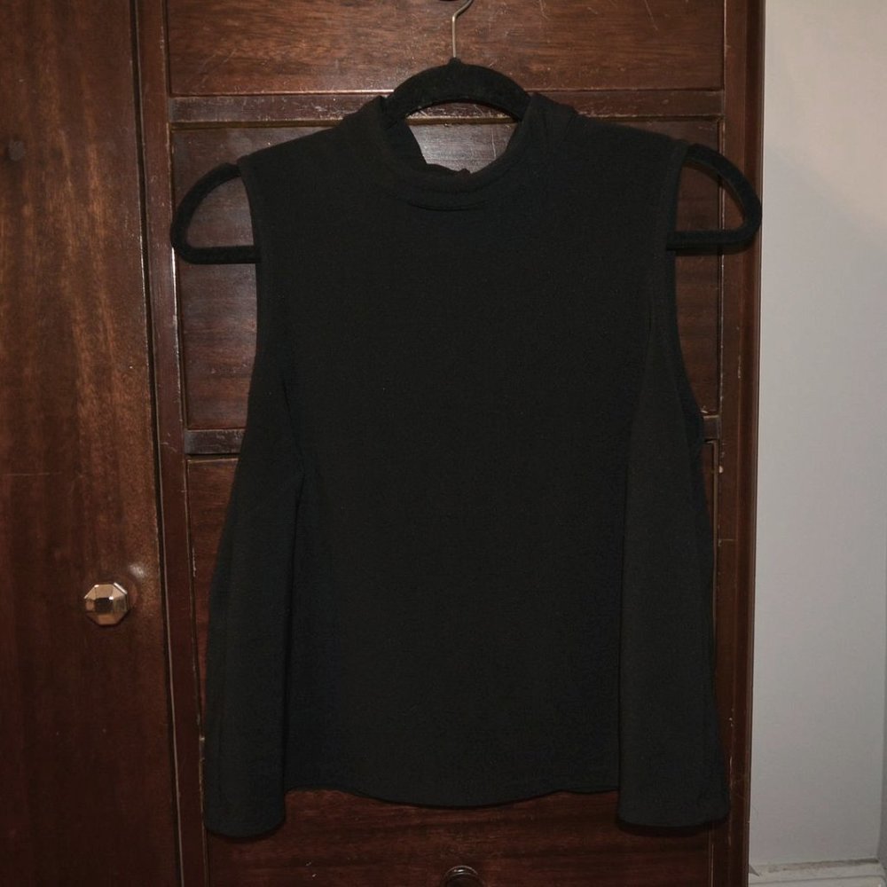 1940 Turtleneck Sleeveless Top